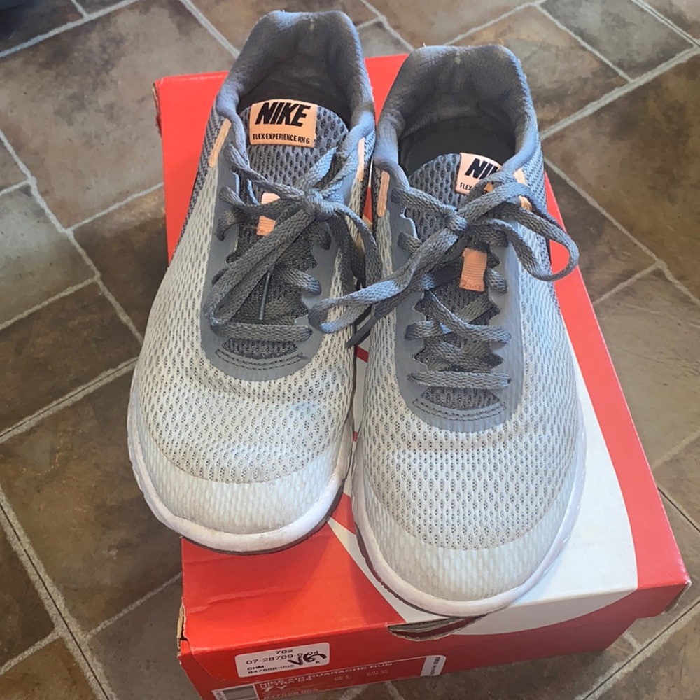 NIKE flex experience rn 6 womens size 8